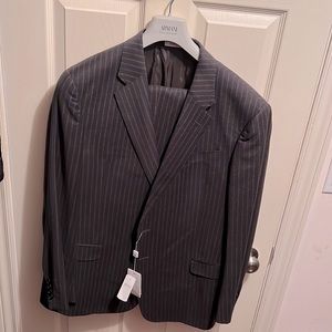 Armani Collezioni 46R Single Breasted Gray Striped Suit.